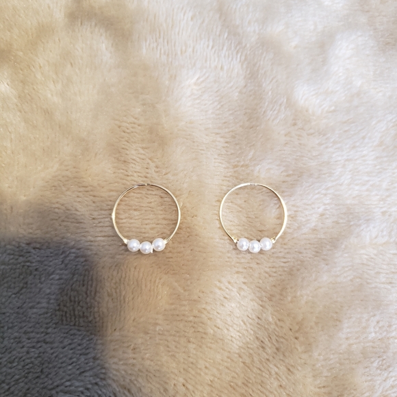 Free with purchase- gold and pearl hoops - Picture 1 of 2